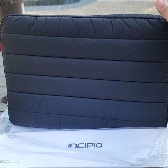 NIB-Incipio Quilted Nylon DEN laptop sleeve - Picture 4 of 7